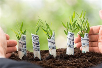 欠款人把钱存到催收公司，被催收员仅私吞了一部分钱，催收员这种行为违法吗？