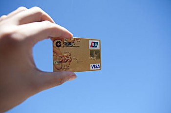 哪些银行的信用卡有延误险呢?盘点2019各银行有延误险的信用卡