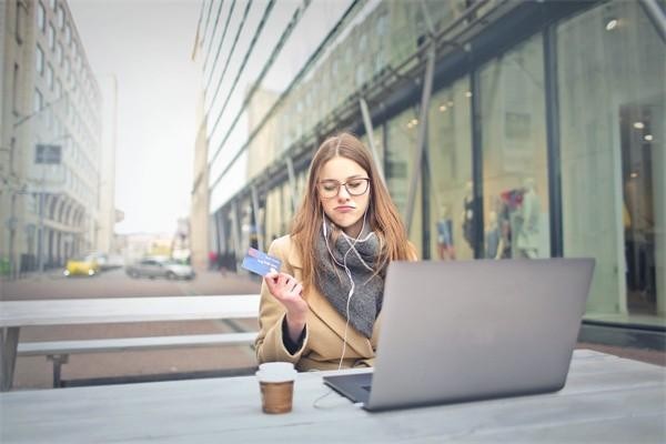 中信信用卡逾期多久会上征信？逾期4天怎么补救？