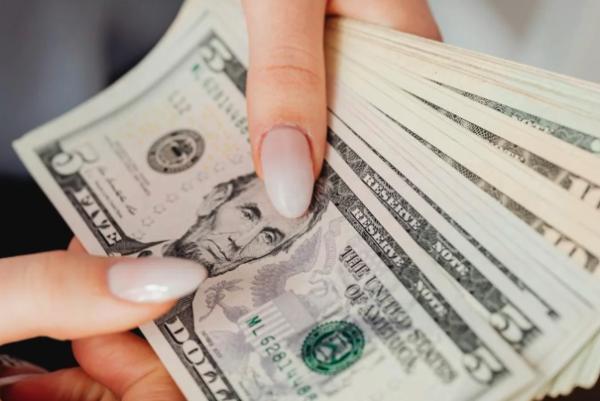 购买了十年的疾病保险现在能退吗 购买了十年的疾病保险现在能退吗