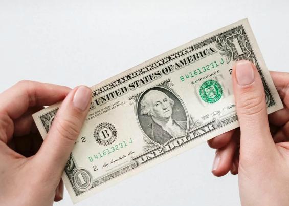 国家规定：所有保险公司不得拒绝退保